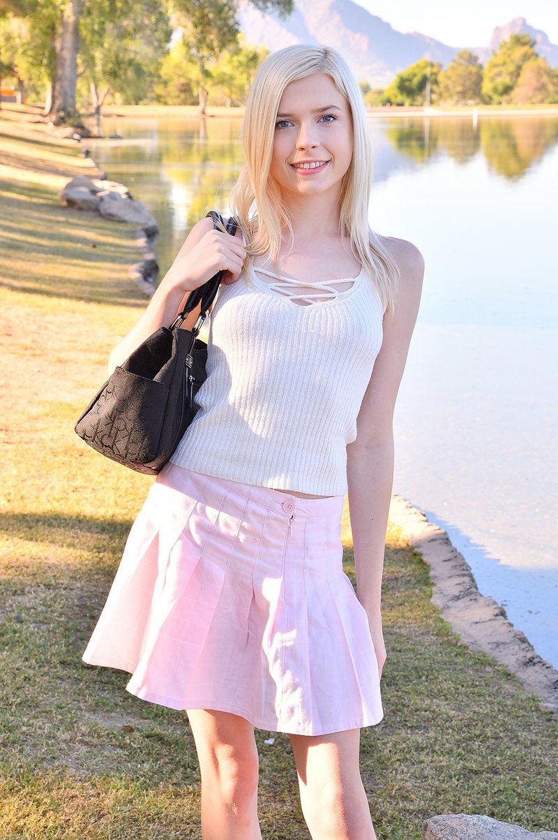 Эликсир, 18 лет, 4 размер груди